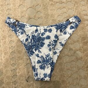 BERLOOK bikini bottoms! NWT! Cute details!
